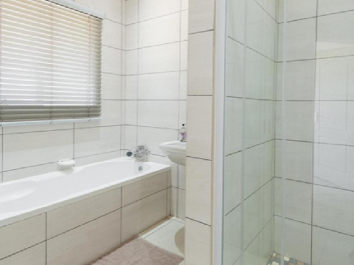 Flying Ostrich Guesthouse & Self-Catering Accommodation Mariental Rom bilde