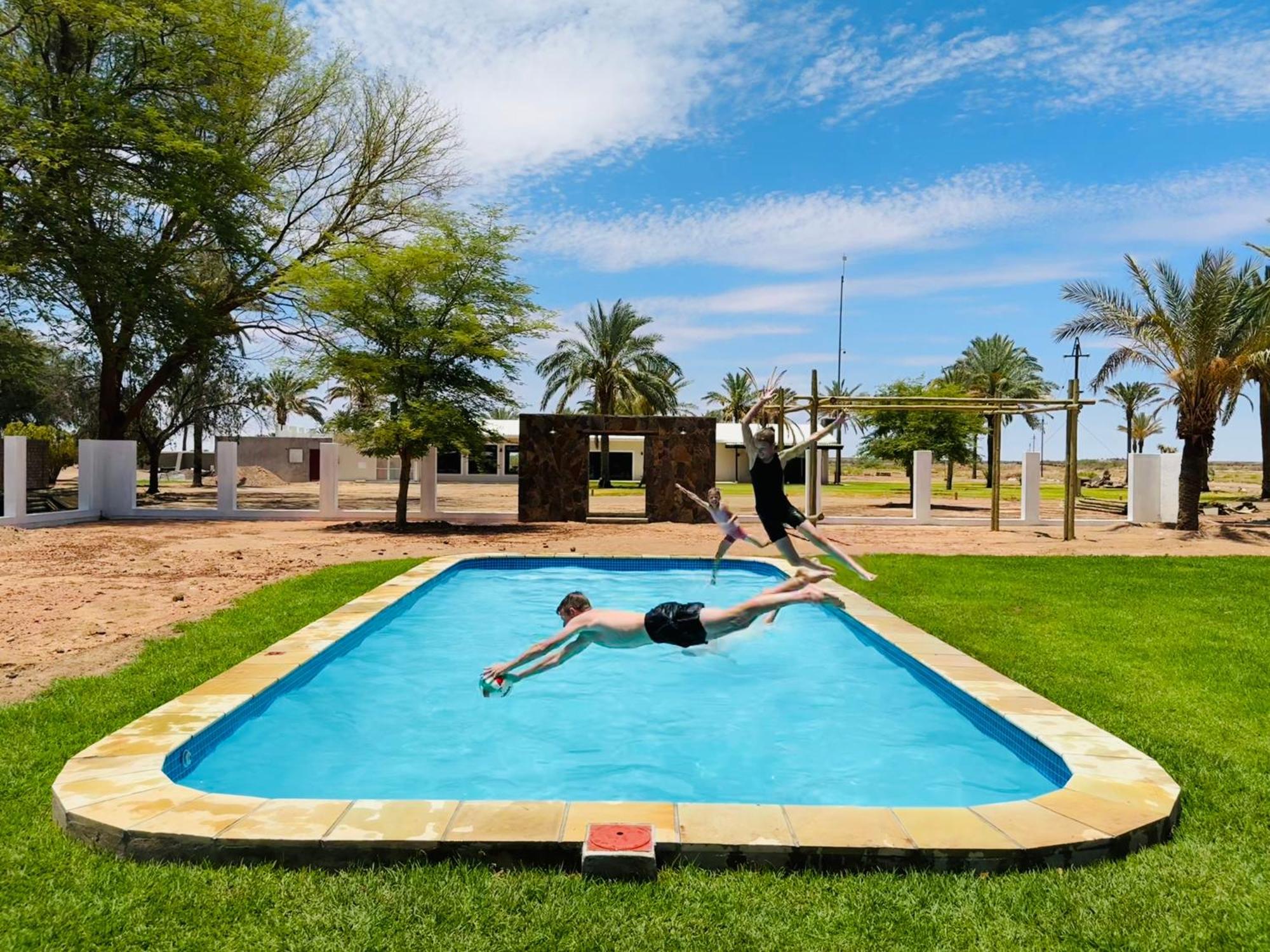 Flying Ostrich Guesthouse & Self-Catering Accommodation Mariental Eksteriør bilde